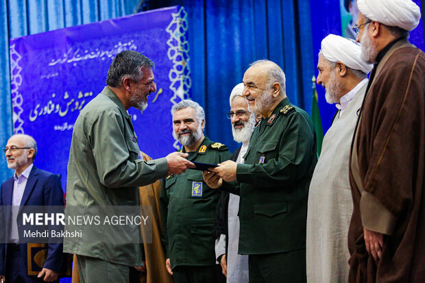 همایش کشوری هفته پژوهش با حضور سردار سلامی