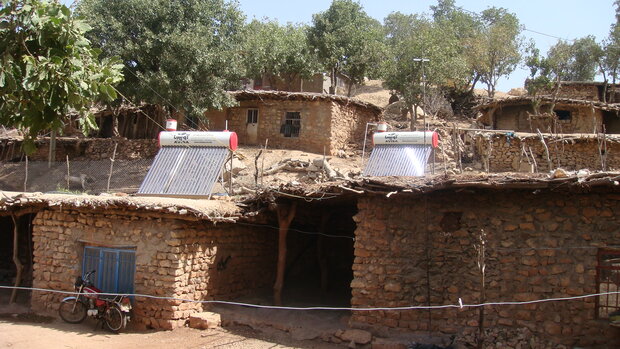 توزیع آبگرمکن‌های خورشیدی در روستاهای حاشیه جنگل‌های الیگودرز
