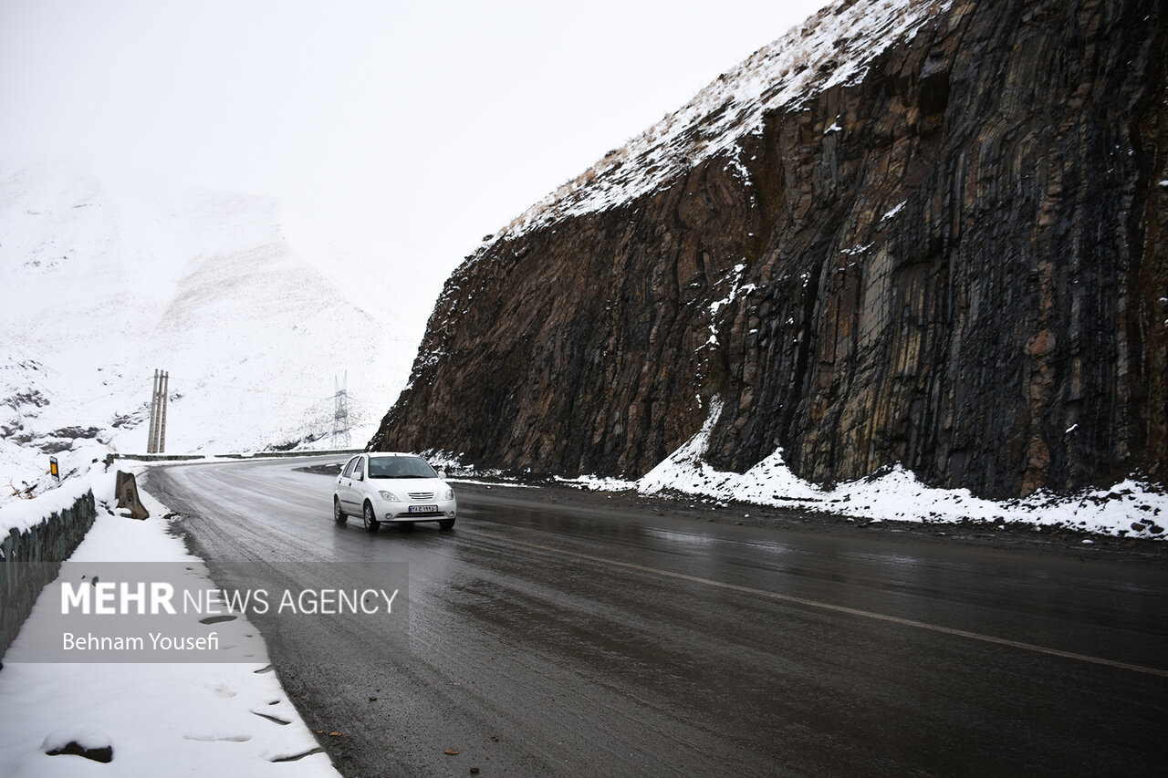 برف و باران در جاده‌های البرز/ مردم سفر غیرضروری نروند