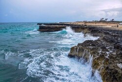 بندر مسافری خارگ به دلیل شرایط نامساعد جوی تعطیل می‌شود