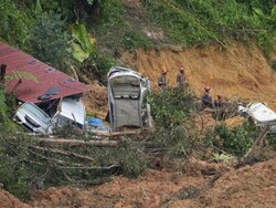 ملائیشیا میں لینڈ سلائیڈنگ میں 23 افراد جاں بحق اور 10 تاحال لاپتہ