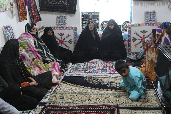 بانوان روستایی عهده‌دار اصلی مشاغل خرد خانگی و صنایع‌دستی هستند