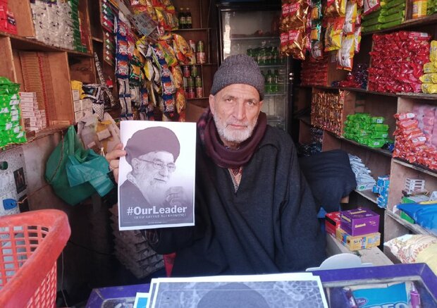 انطلاق حملة الکترونیة في کشمیر ضد نشر شارلي ایبدو لصور مسیئة لقائد الثورة الاسلامية 