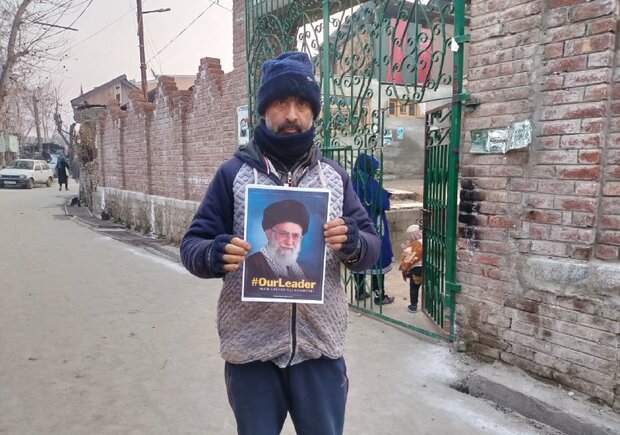 رہبر انقلاب اسلامی کی توہین آمیز تصاویر شائع کرنے پر چارلی ہیبڈو کےخلاف کشمیر میں میڈیا کمپین+تصاویر