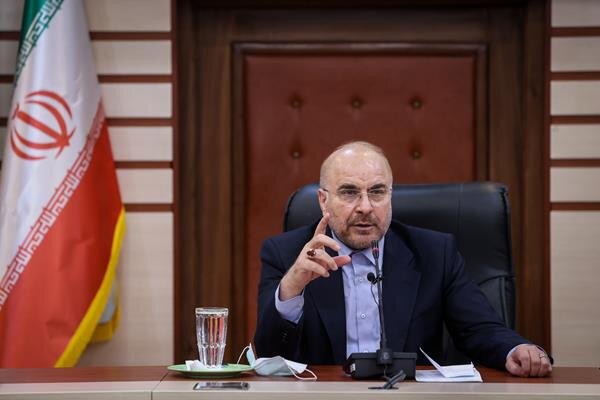 هدف دشمن در جنگ ترکیبی ایجاد فاصله میان امام و امت است هدف دشمن در جنگ ترکیبی ایجاد فاصله میان امام و امت است