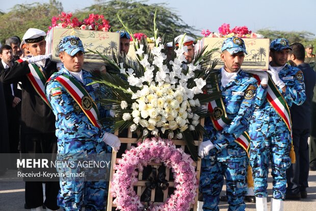 پیکر مطهر ۲ شهید گمنام وارد گلستان شد