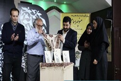 منوچهر اسماعیلی عشق را در اشعارش متجلی کرده است