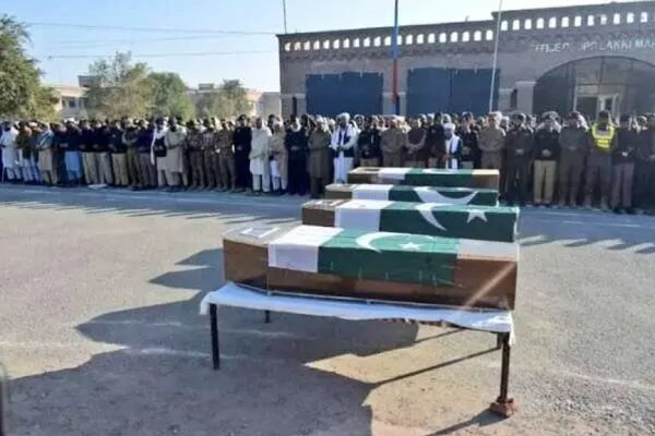 Pakistan'da polis merkezine saldırı: 4 ölü Pakistan'da polis merkezine saldırı: 4 ölü