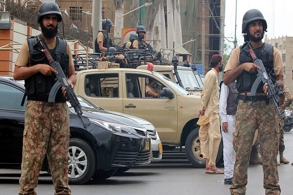حمله به مقر پلیس پاکستان/ ۸ نظامی کشته و زخمی شدند