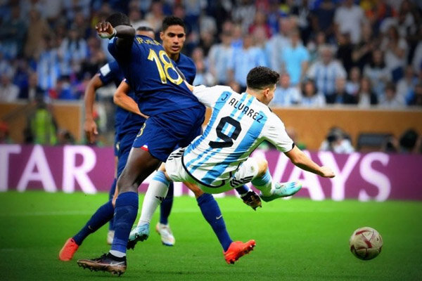 تا دقیقه ۳۵ ؛ فرانسه صفر – آرژانتین ۲/ چشمک جام به یاران مسی