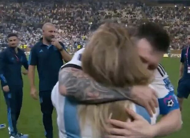 لحظات احساسی لیونل مسی و مادرش پس از قهرمانی