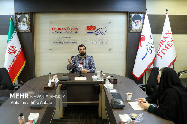 کسی که از پولش بگذرد از صراط هم میگذرد