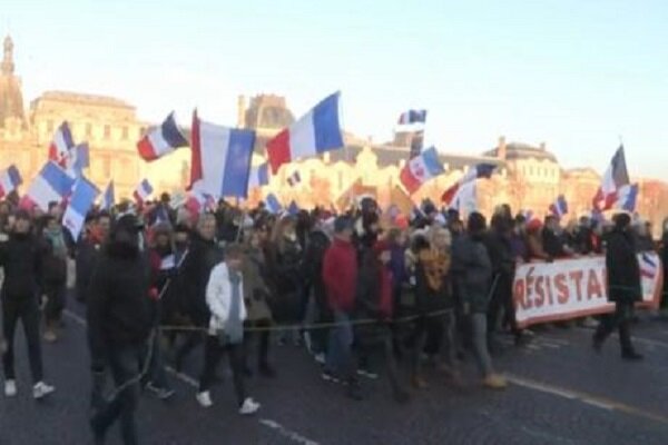تجمع بزرگ فرانسوی‌ها علیه عضویت این کشور در ناتو+ فیلم