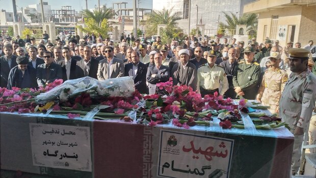 ملت ایران با صلابت در مقابل دشمنان ایستاده است