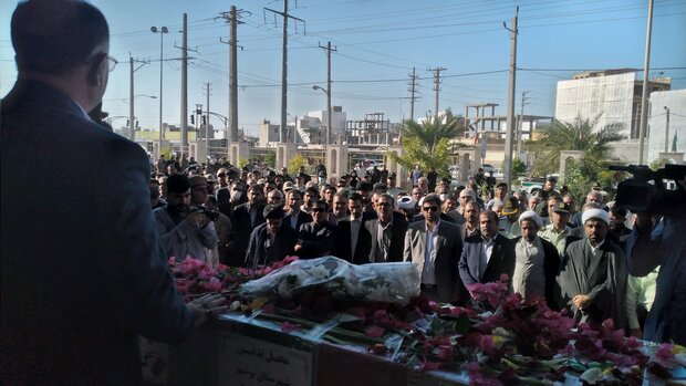 ملت ایران با صلابت در مقابل دشمنان ایستاده است
