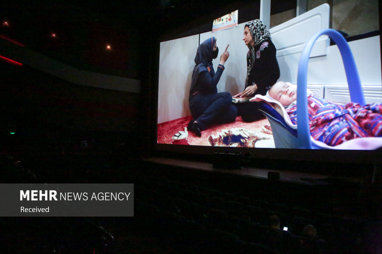 مستند «هیچ‌کس منتظرت نیست» در مشهد اکران شد