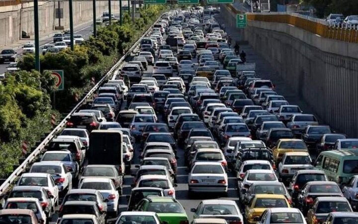 ترافیک تهران چهارشنبه‌ها سنگین تر است -  بین خطوط برانید