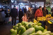یلدا در ترازوی معیشت؛ بازار قزوین و روایت یک شب طولانی‌تر از همیشه