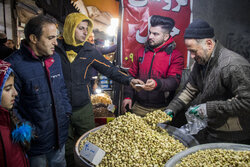 هیاهو در بازار نخودچی بریزها / شهرضایی‌ها یلدا را با آش کدو بسر می‌کنند