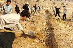 تلاش طلاب جهادگر حوزه امام خمینی درآبرسانی به روستای شیرین آب