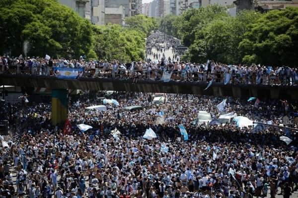 اتفاق خطرناکی که جشن آرژانتین را خراب کرد/ کار به هلیکوپتر کشید! اتفاق خطرناکی که جشن آرژانتین را خراب کرد/ کار به هلیکوپتر کشید!
