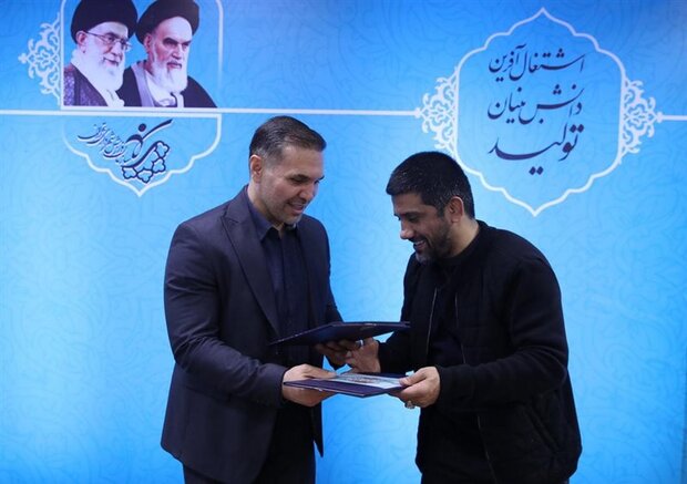 تفاهمنامه شهرداری تهران و فدراسیون کشتی به امضا رسید