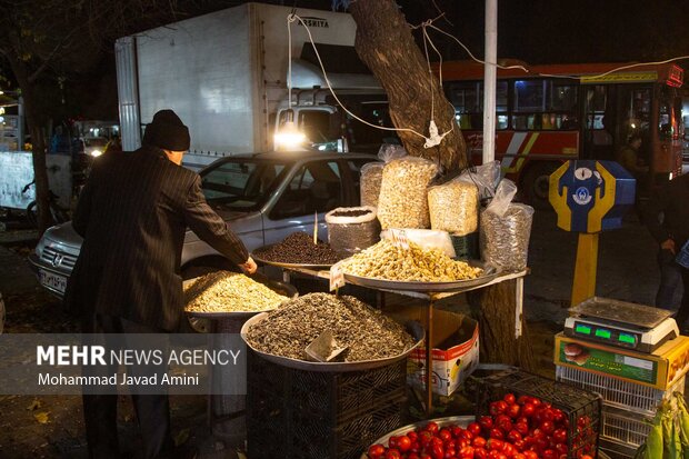 بازار داغ آخرین شب پاییز در قزوین