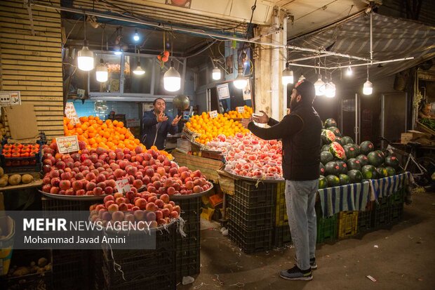 بازار داغ آخرین شب پاییز در قزوین