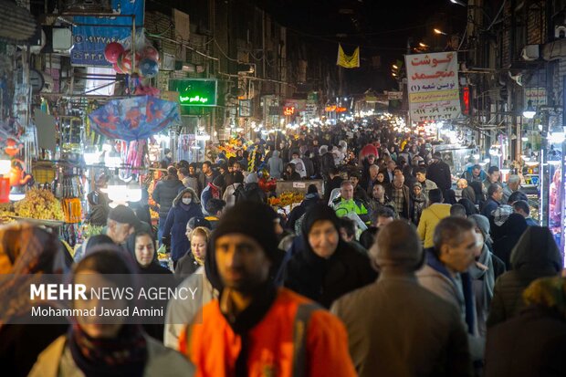 People prepare for Yalda Night in Qazvin
