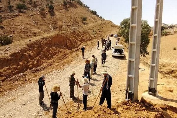 تلاش طلاب جهادگر حوزه امام خمینی درآبرسانی به روستای شیرین آب