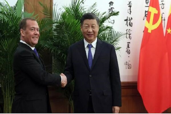 Medvedev meets Xi in Beijing to discuss strategic partnership Medvedev meets Xi in Beijing to discuss strategic partnership