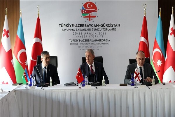 دیدار وزرای دفاع ترکیه، جمهوری آذربایجان و گرجستان 