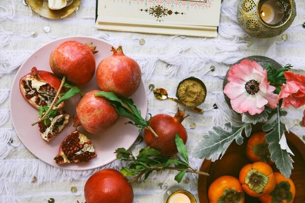 دلربایی لبوهای سرخ درکاسه چینی ننهباجی درشب چله/یلدا ماندگار است