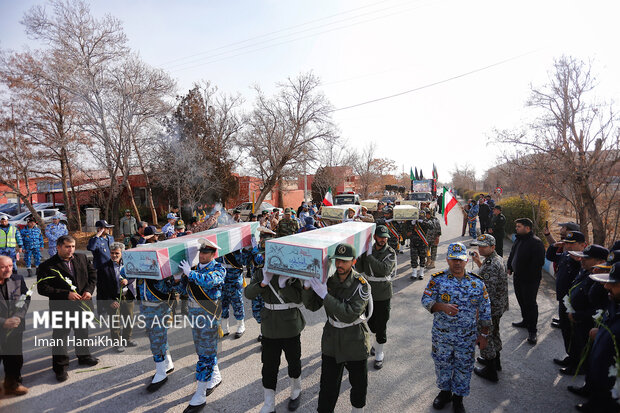 ہمدان میں دفاع مقدس کے 6 گمنام شہیدوں کا استقبال
