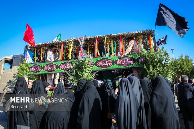 آیین استقبال از پیکر مطهر ۱ شهید گمنام دوران دفاع مقدس با حضور مردم و مسئولان در فرودگاه جیرفت