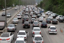 آخرین وضعیت ترافیکی جاده‌های کشور/ترافیک سنگین در آزادراه قزوین-کرج