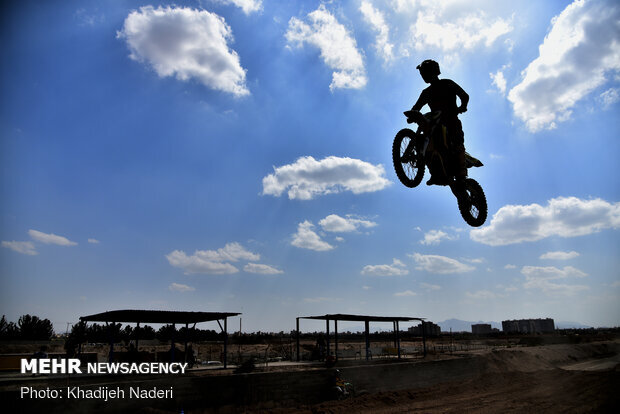 ورزش پرهیجان نیازمند زیرساختهای قانونی/ موتورسواری حمایت شود