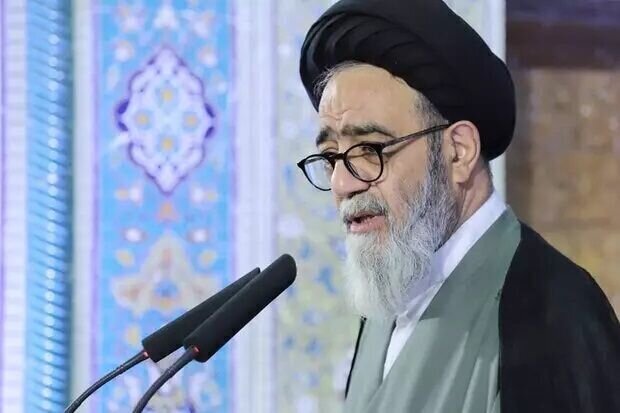 مهم ترین نقطه قوت ملت ایران استحکام بنیه درونی جامعه اسلامی است
