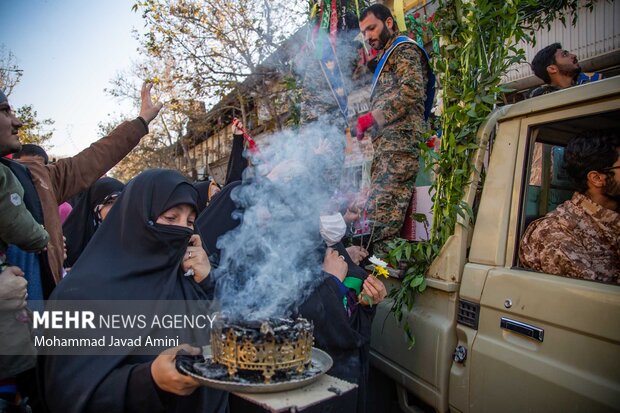 قزوین میں 8 گمنام شہیدوں کی تشییع جنازہ
