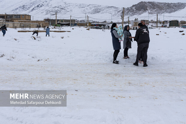 ایران کے شہر کوہرنگ میں برف کے رنگ
