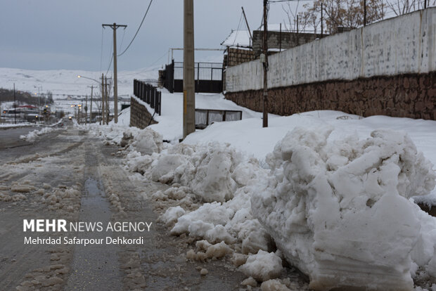 ایران کے شہر کوہرنگ میں برف کے رنگ

