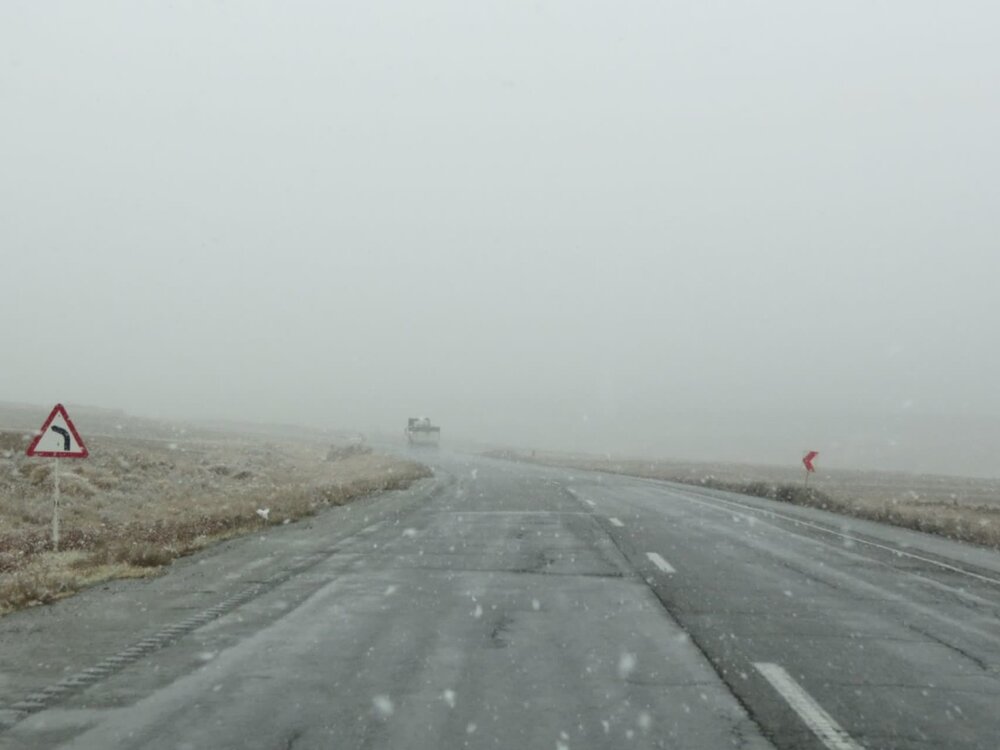 بارش برف و باران در عموم محورهای مواصلاتی خراسان شمالی