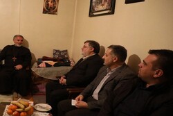 دیدار استاندار آذربایجان‌غربی با خانواده دو مسیحی در ارومیه
