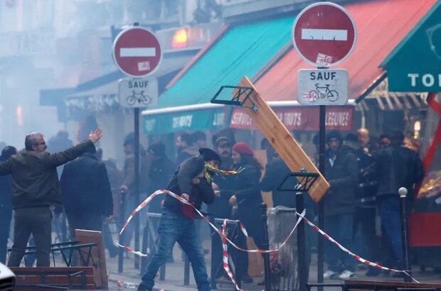 پیرس میں مظاہروں کا آغاز/ مظاہرین پر پولیس کی شدید شیلنگ، متعدد زخمی + ویڈیو 