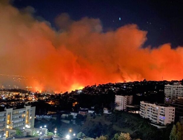 Chile wildfire leaves 2 dead, dozens injured 