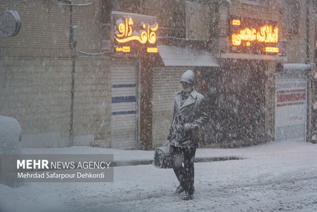 Heavy snow, flash floods cause difficulties across Iran