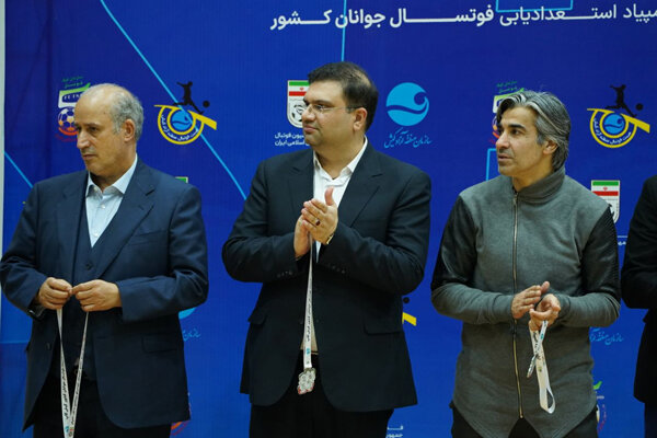 انتقاد از رئیس کمیته فوتسال و ماجرای کمک ۵۰۰ میلیونی به پرسپولیس