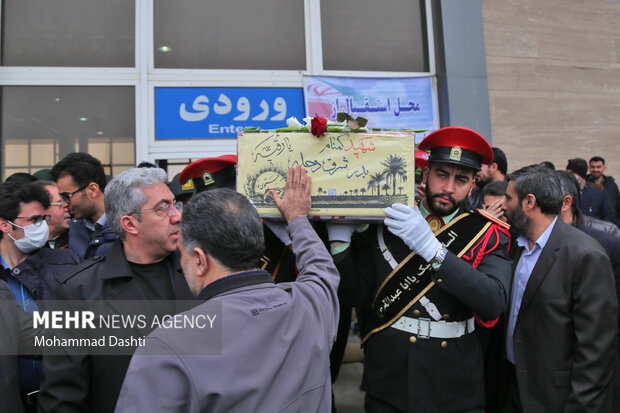 استقبال از پیکر ۱۰ «شهید گمنام» در فرودگاه اردبیل