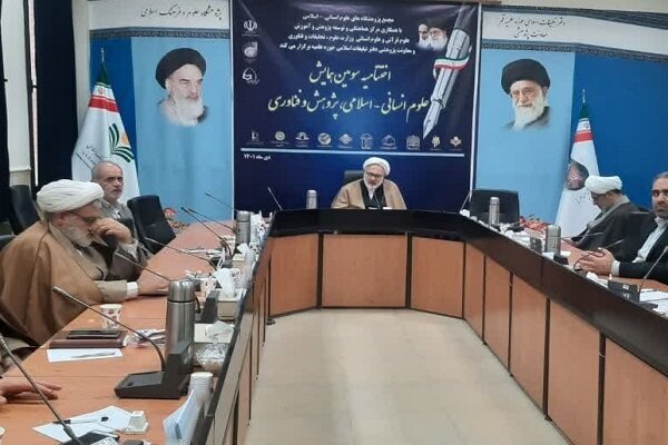 پژوهشگاههای علوم انسانی-اسلامی تقسیم کار مشخصی داشته باشند