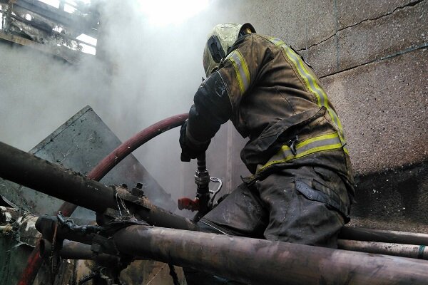وقوع حریق در کارگاه تولید پوشاک زمستانی وقوع حریق در کارگاه تولید پوشاک زمستانی